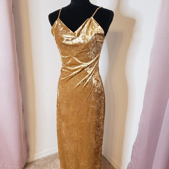 Dresses & Skirts - New crushed velvet evening dress